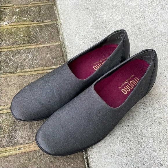 Munro Traveler Grey Stretch Slip on Shoes.
Size 6.5M - Picture 1 of 11